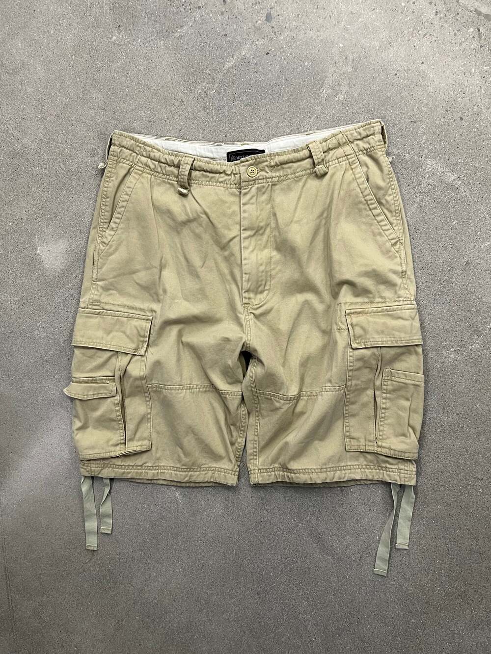 Vintage Y2K Misty Mountain Baggy Cargo Shorts - 36”